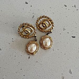 Vtg Stunning RARE‎ Statement Pearl Drop Dangle gold tone infinity Gift Large